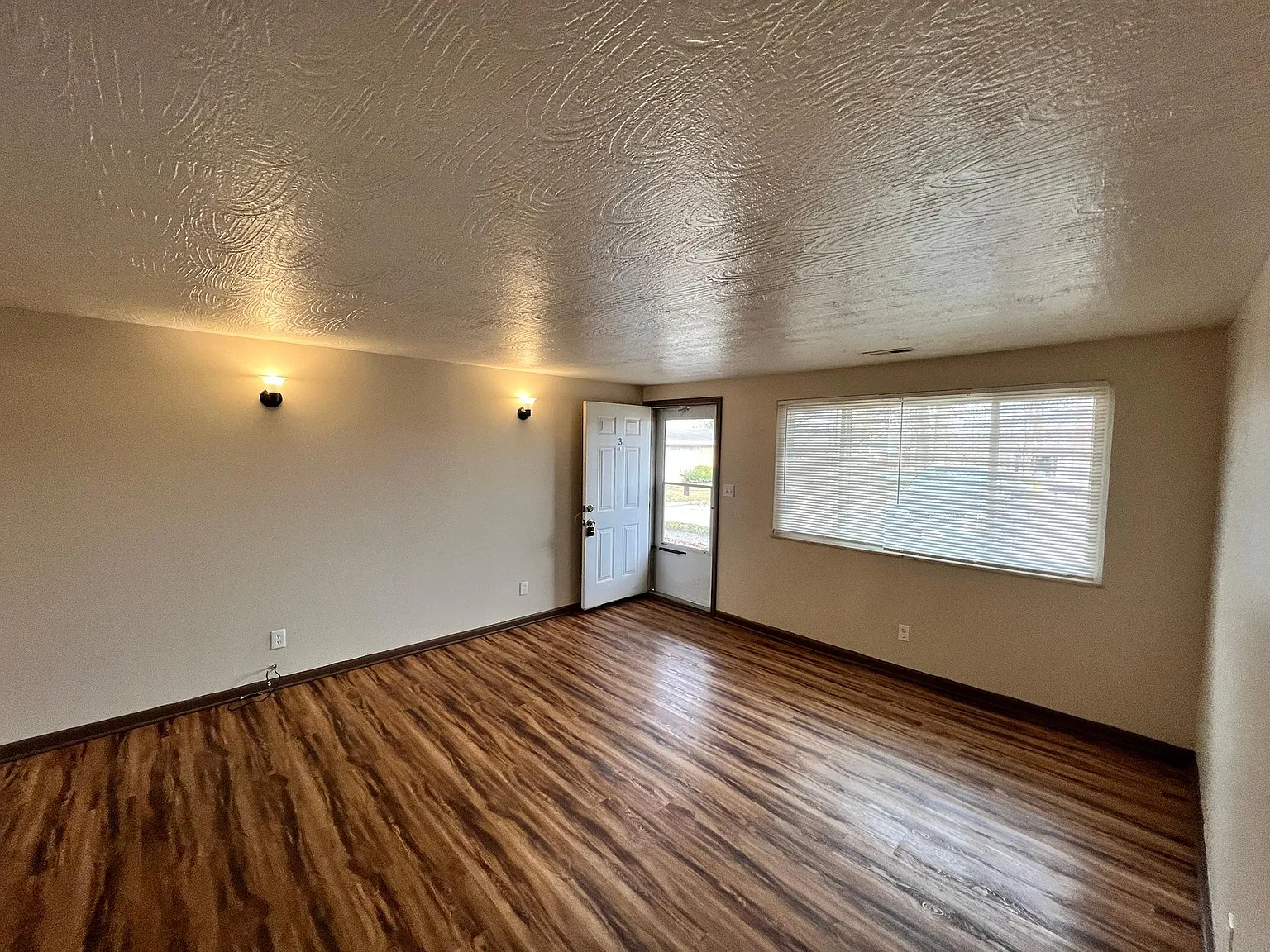 2 bed, 850 sqft, $1,000 — Photo 1