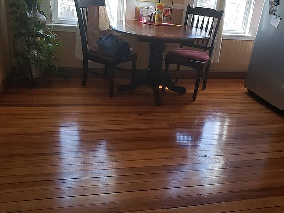 4th image of 46 Linwood St Floor 2