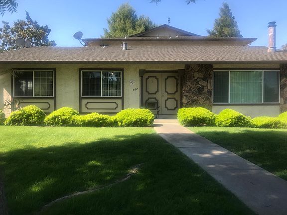 2nd image of 900 Plum Ave