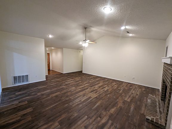 4th image of 3053 E Setter St