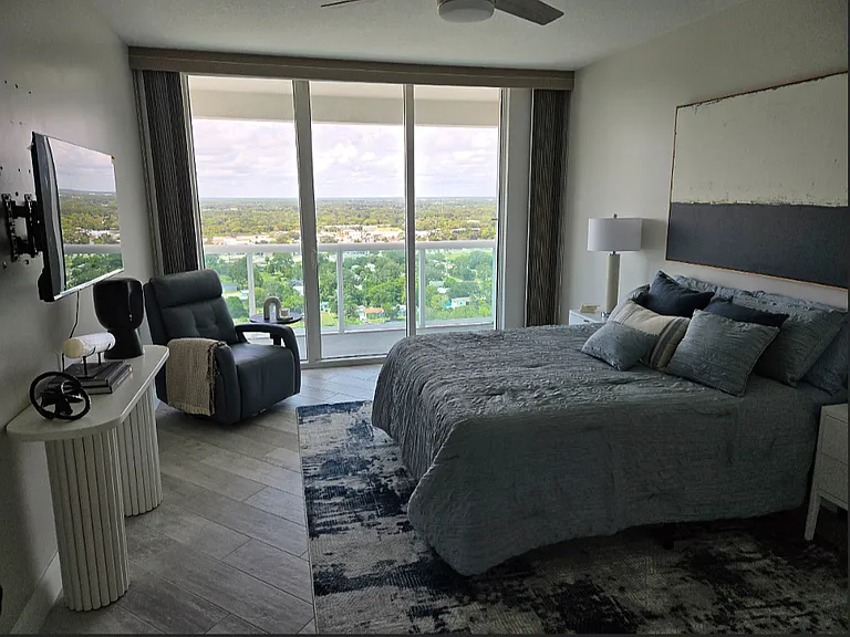 241 Riverside Dr #2209 — Photo 10