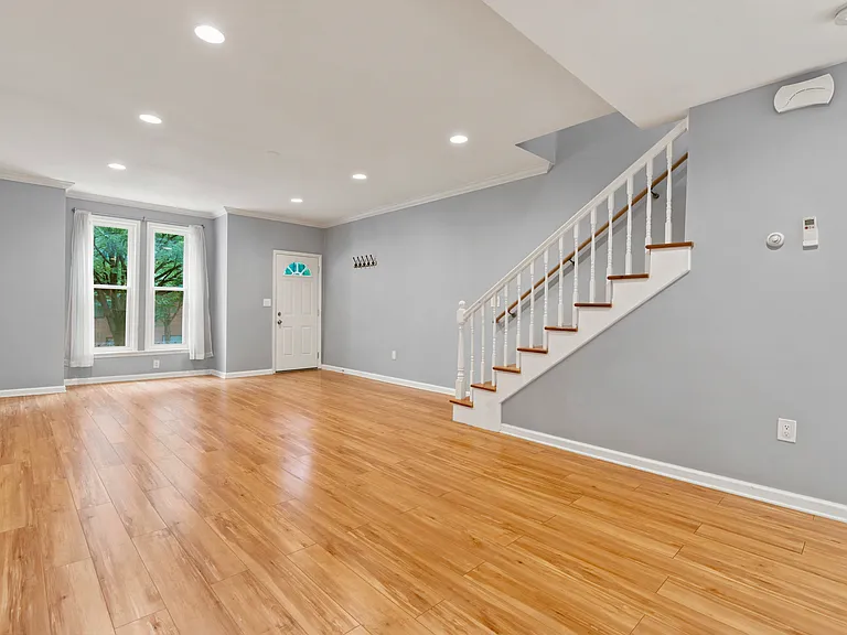 1102 Trinidad Ave NE — Photo 5
