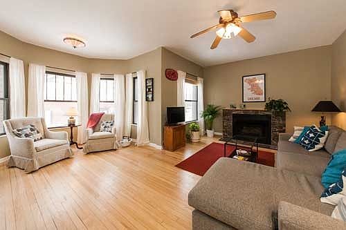 3rd image of 909 W Buena Ave
