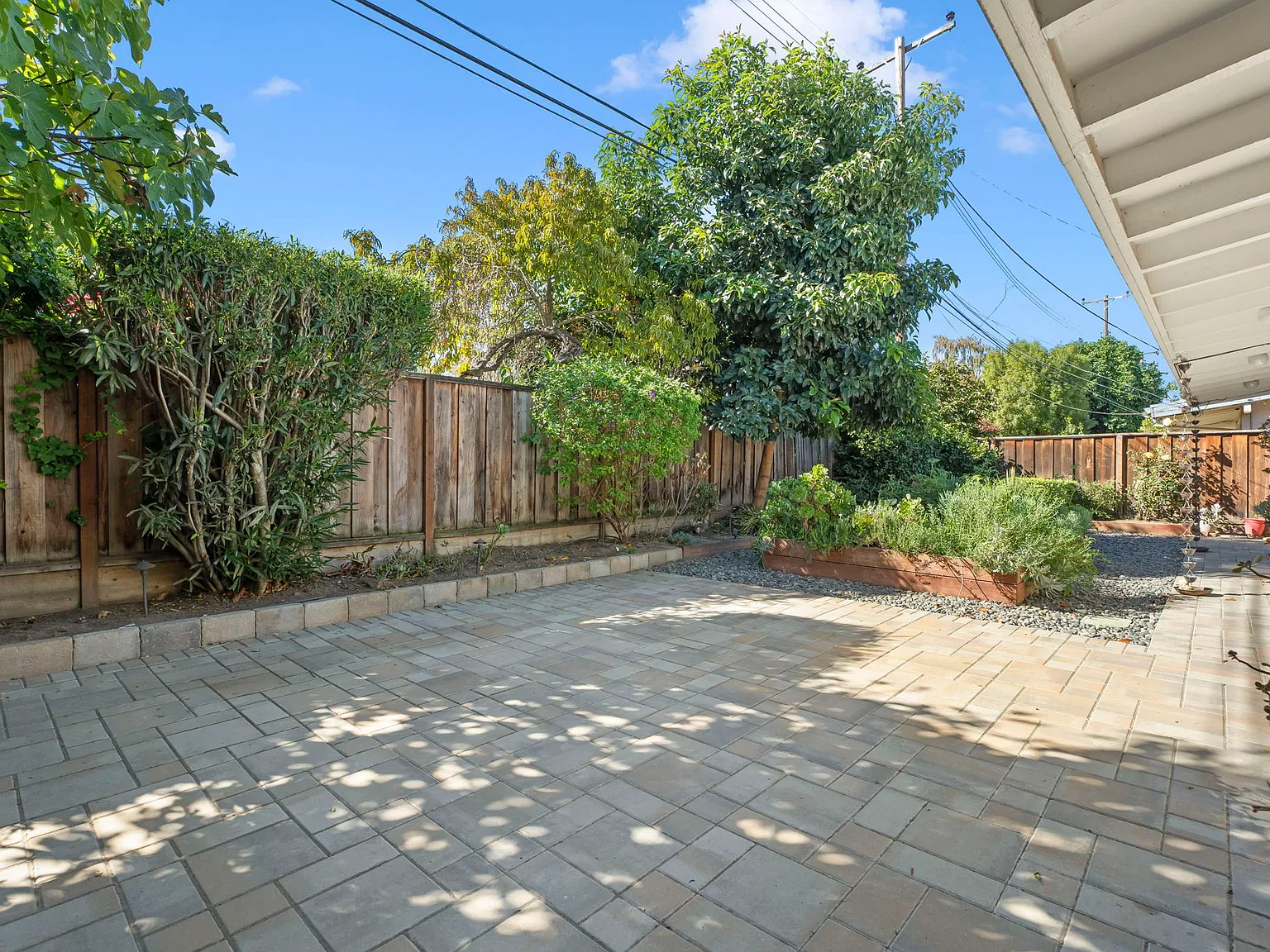 3 bed, 1240 sqft, $5,300 — Photo 3