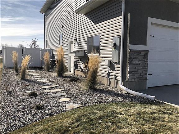 3rd image of 373 N Pointe Dr
