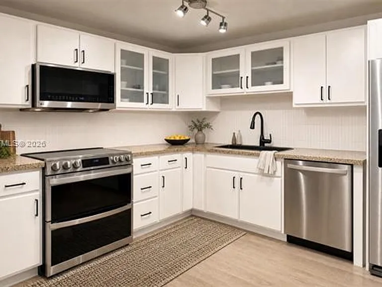 900 Bay Dr #424 — Photo 7
