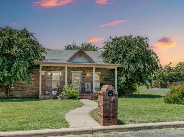 702 Dawn Ln, Fredericksburg, TX 78624