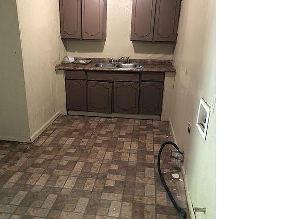 2nd image of 3022 Yorktown Dr