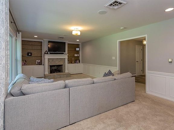 4th image of 6461 N Oakland Ave