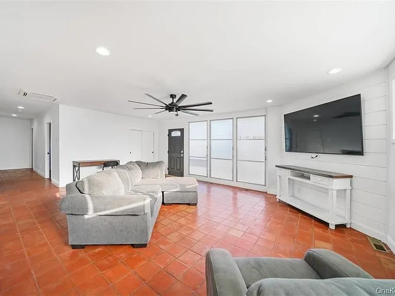 127 Highland Ave #O — Photo 3