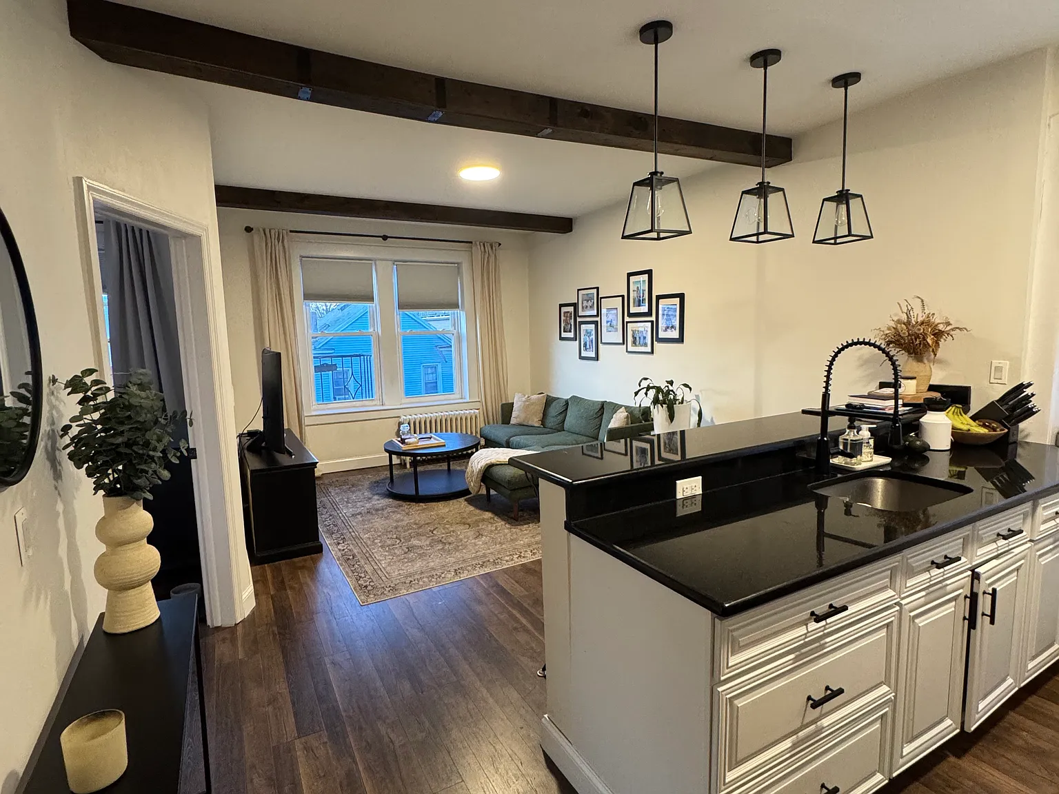 2 bed, 734 sqft, $3,200 — Photo 1
