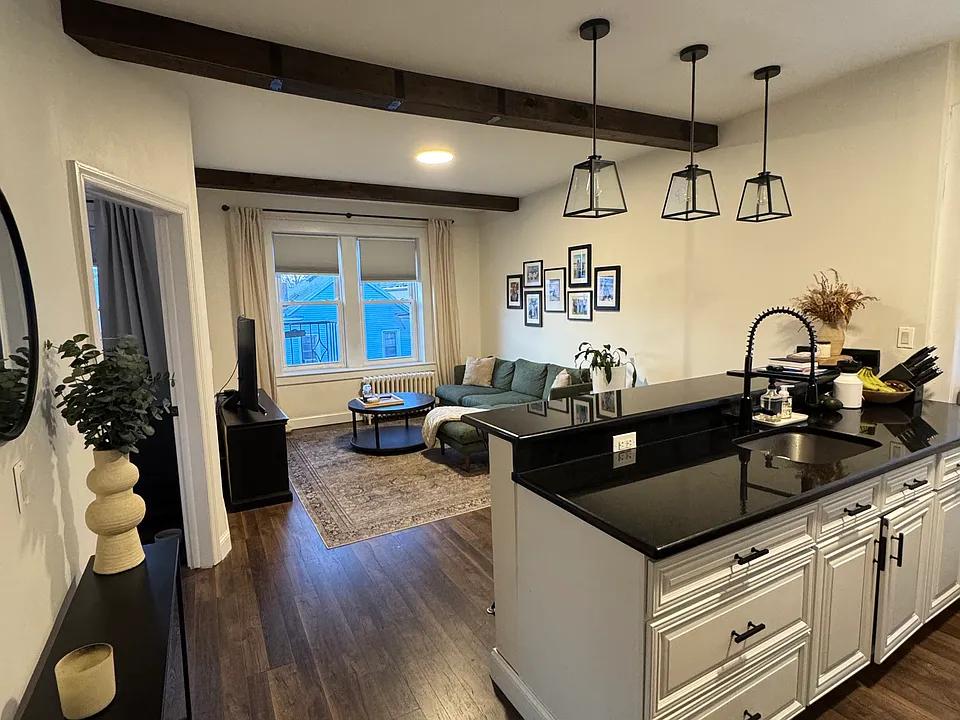 238 Ogden Ave #5
