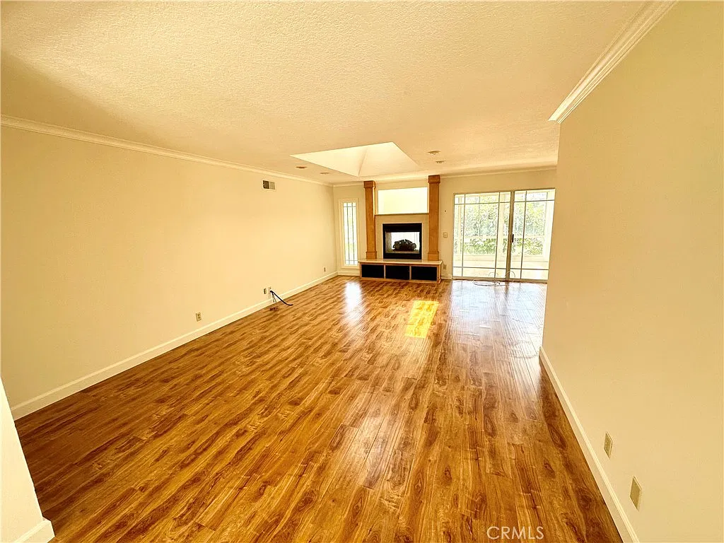 3 bed, 1543 sqft, $4,950 — Photo 2
