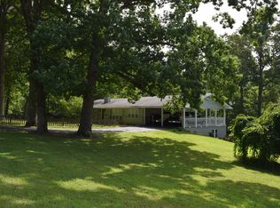 211 E Park Cir, Dickson, TN 37055