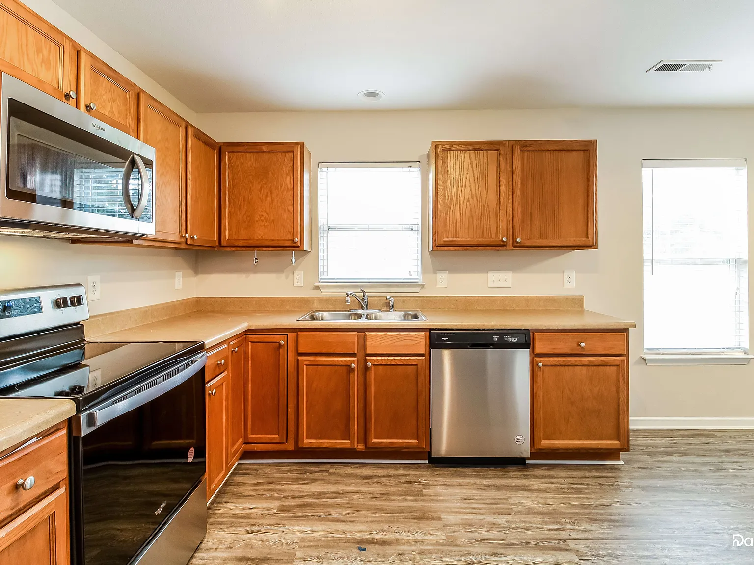 3 bed, 2.5 bath, 1528 sqft, $1,650 — Photo 2