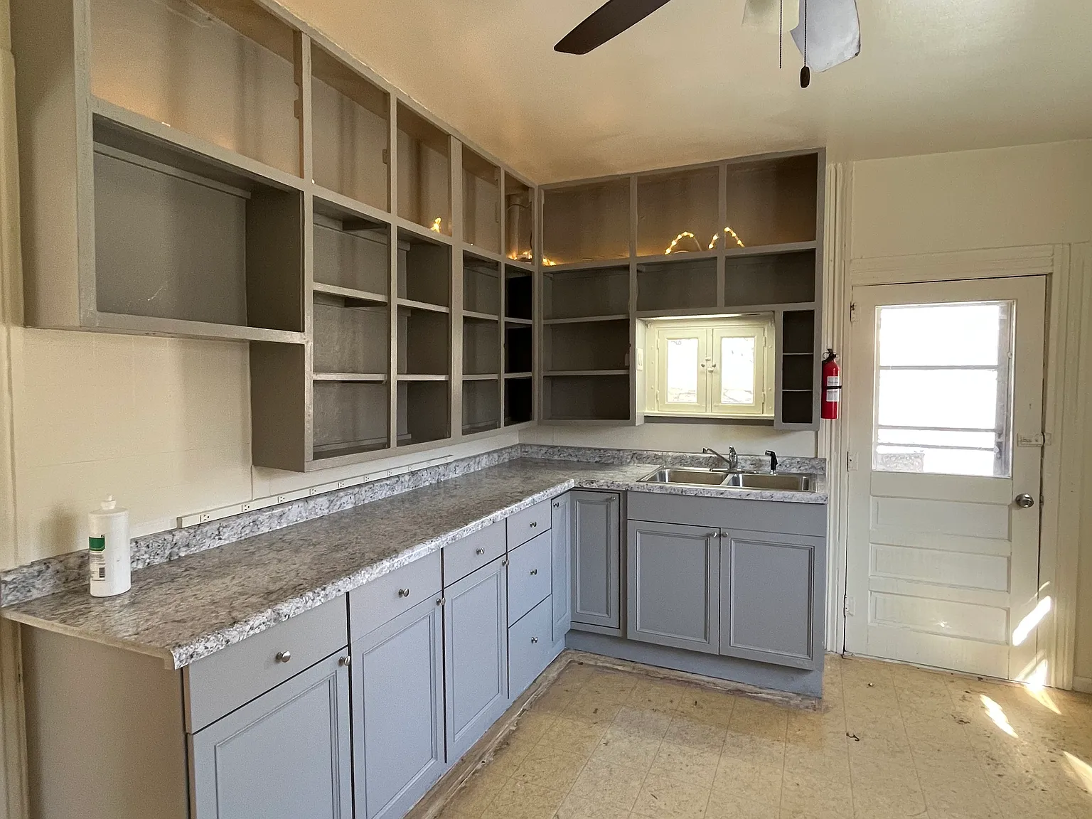 307 N Walnut — Photo 2