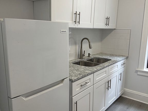 3rd image of 21-43 29th St #3A