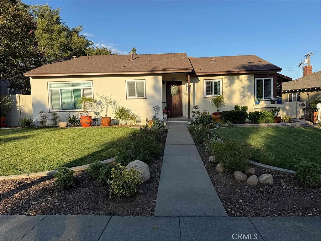 3 bed, 1169 sqft, $3,250 — Photo 2