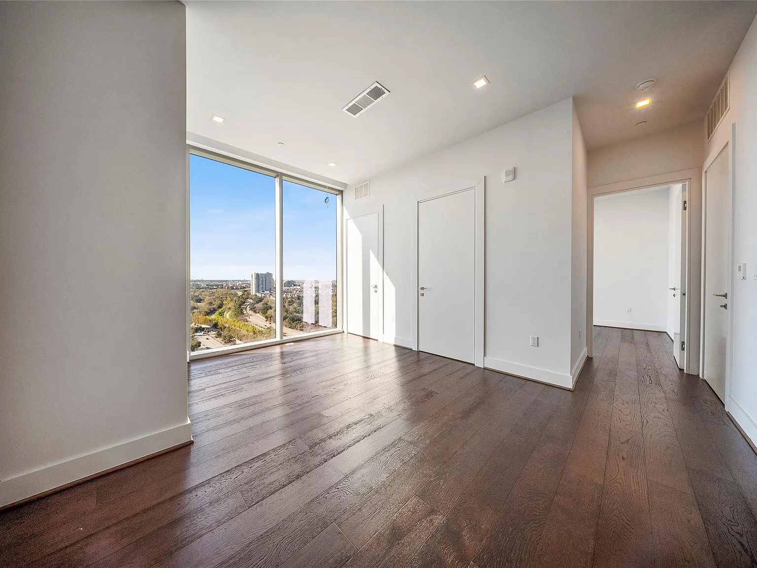 1 bed, 1.5 bath, 912 sqft, $4,500 — Photo 4