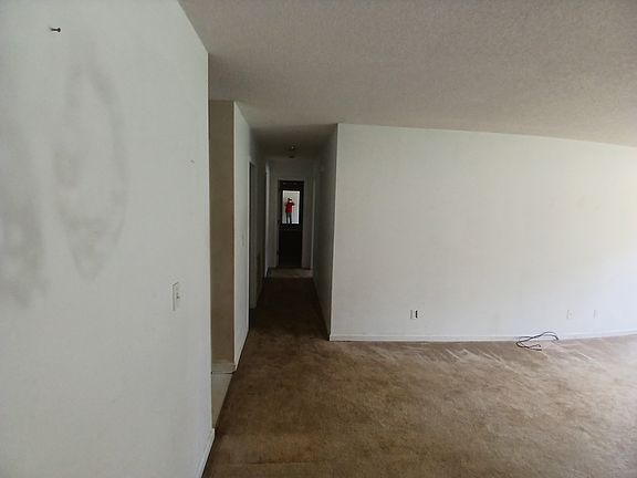 4th image of 563 Hendrix Rd