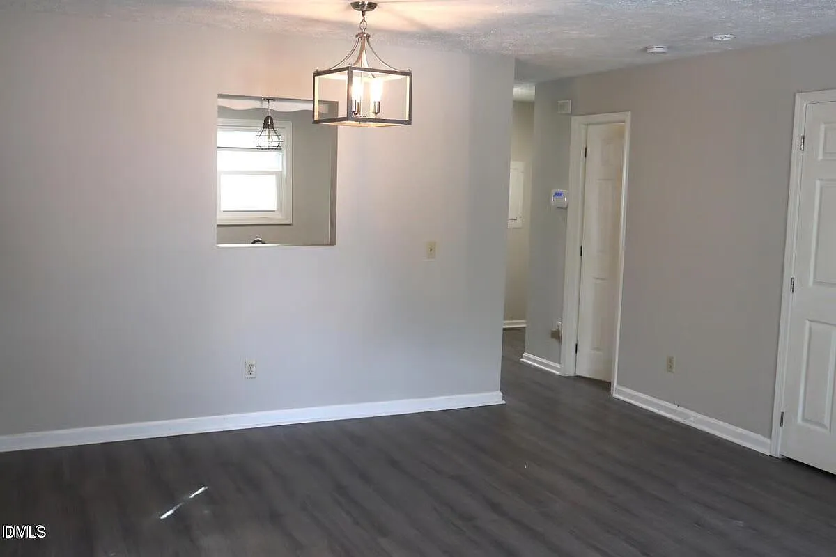 3 bed, 2.0 bath, 1150 sqft, $1,800 — Photo 4
