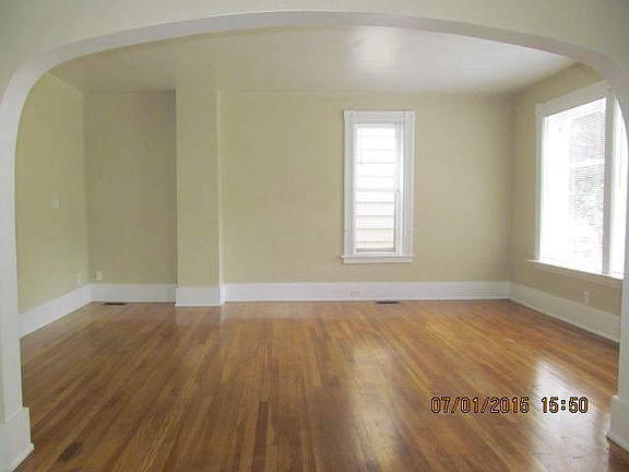 2nd image of 922 1st St NW