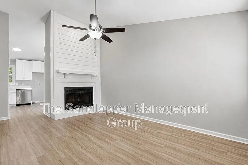 2 bed, 1.0 bath, 866 sqft, $1,800 — Photo 3