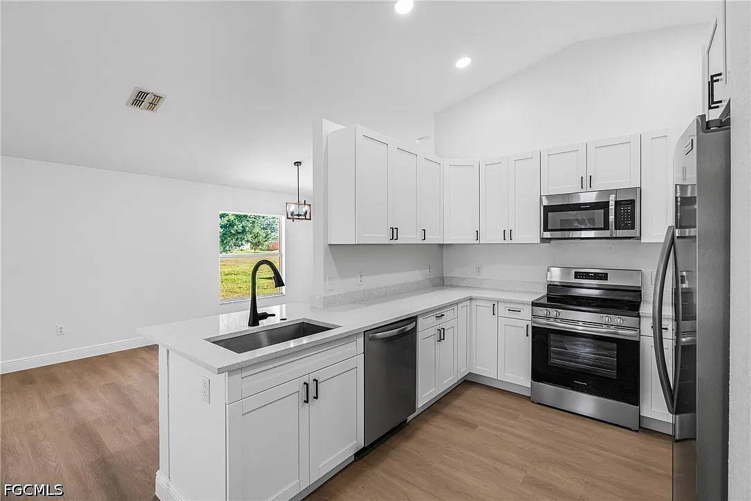 3 bed, 2.0 bath, 1914 sqft, $1,950 — Photo 4