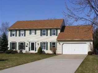 33415 Arlesford Dr, Solon, OH 44139