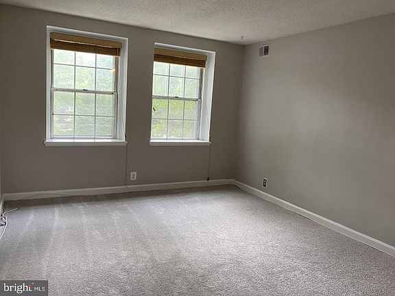 5th image of 2966 S Columbus St APT B1