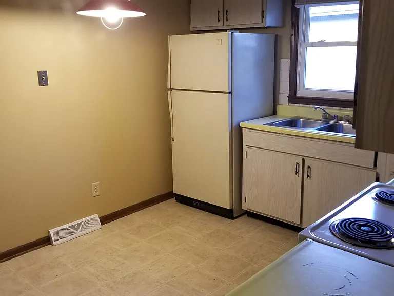 1201 E Harding Dr #B — Photo 6