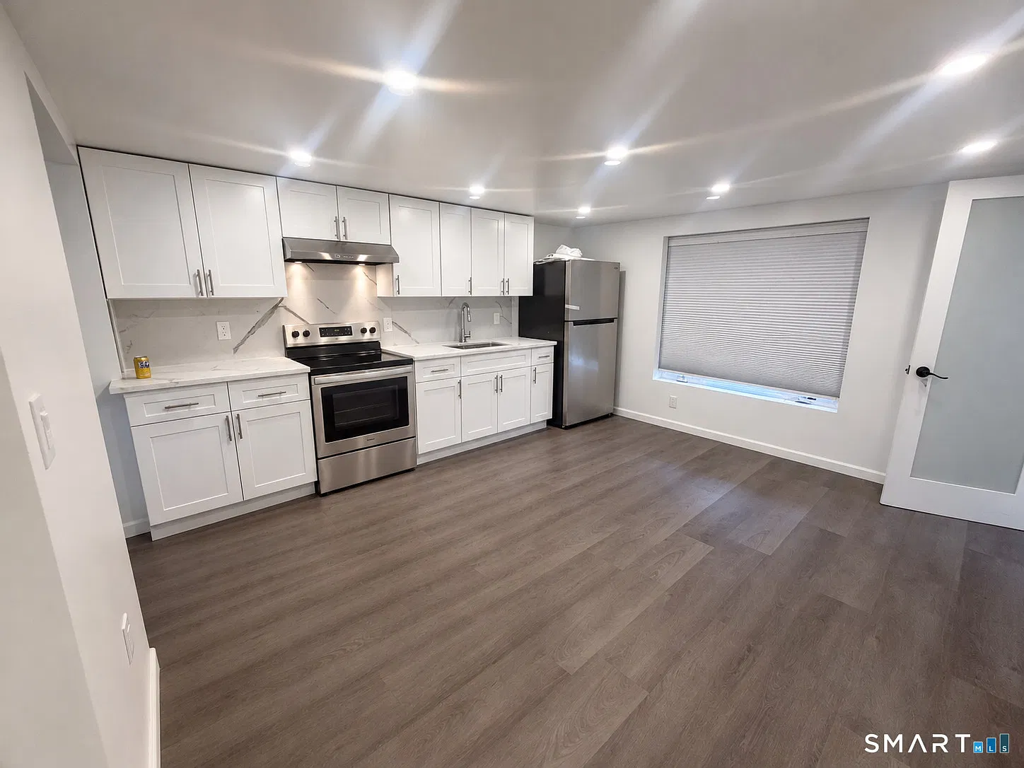 4 bed, 2.0 bath, 1842 sqft, $3,300 — Photo 2