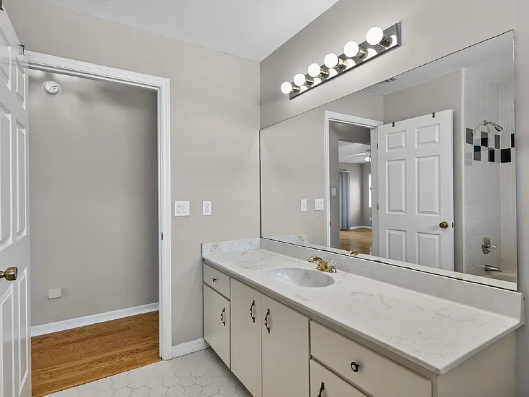 77 Folcroft Ln — Photo 49