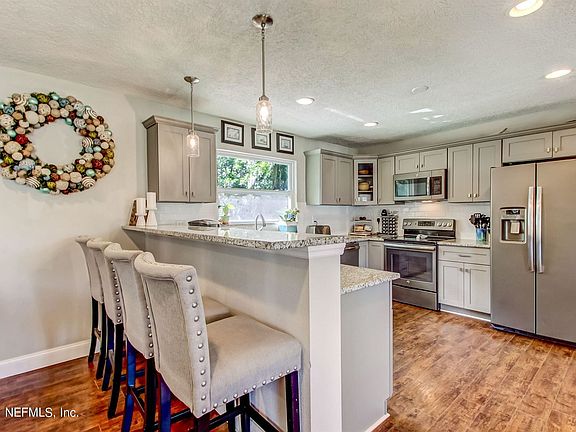 4th image of 3306 Shenandoah Dr W