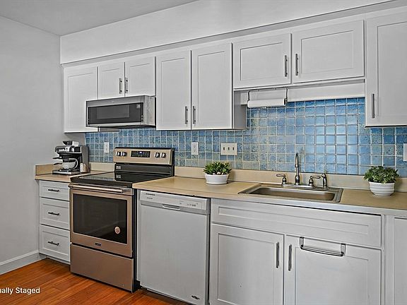 5th image of 15 Eaglehead Ter APT 2