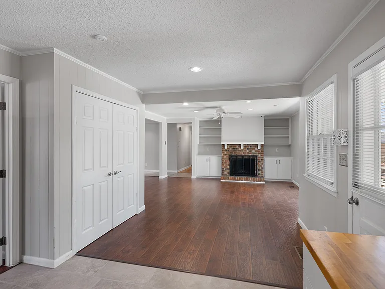 400 Hallmark Rd — Photo 12