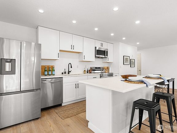 2nd image of 819 S 80th Street