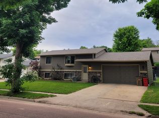 2201 E Tracy Ln, Sioux Falls, SD 57103