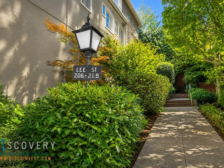 216 Lee St — Photo 1