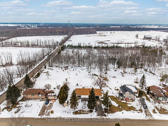 3rd image of 3928 Edgehill Rd
