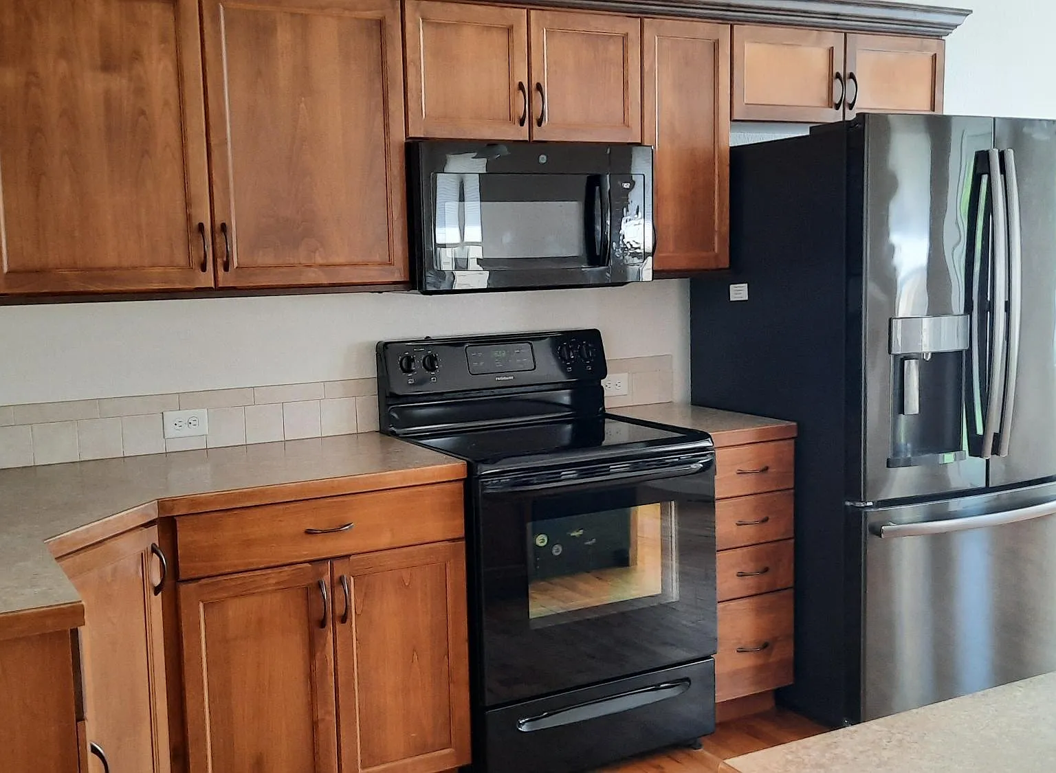3 bed, 2602 sqft, $2,500 — Photo 3