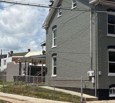 2nd image of 559 Salem Ave #1