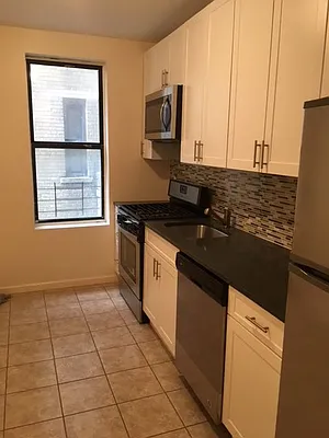 Rented by Roberto Guilbet, LREB | media 17