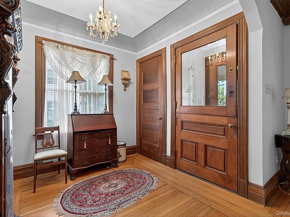5th image of 26 Maple Avenue