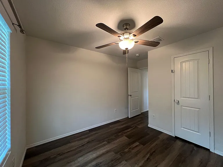 1602 Westfall Dr — Photo 23