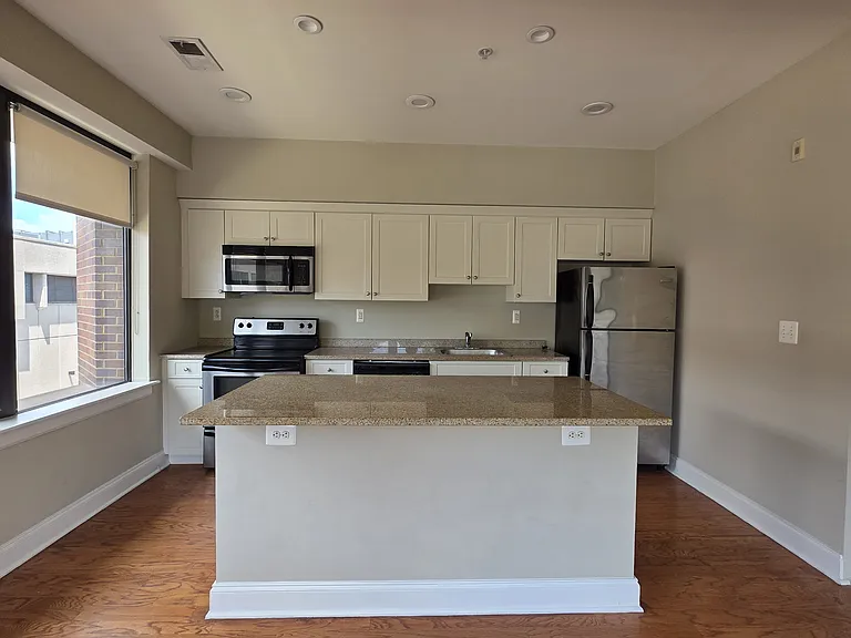 125 N 4th St #401 — Photo 10