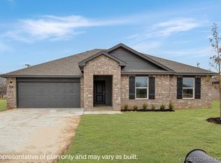 925 N Arapahoe Ave, Chouteau, OK 74337