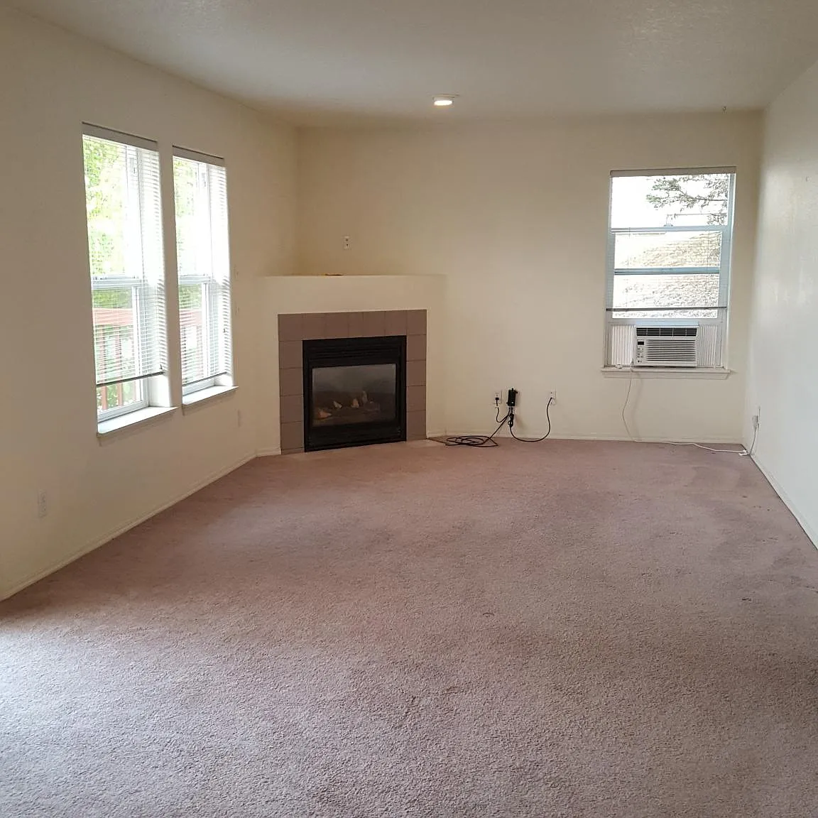 5 bed, 2217 sqft, $3,300 — Photo 4