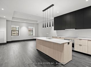 2 Avenue Rd #602, Toronto, ON M5R0C6