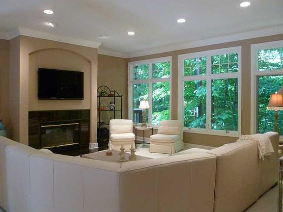 3rd image of 9643 Oakhaven Ct